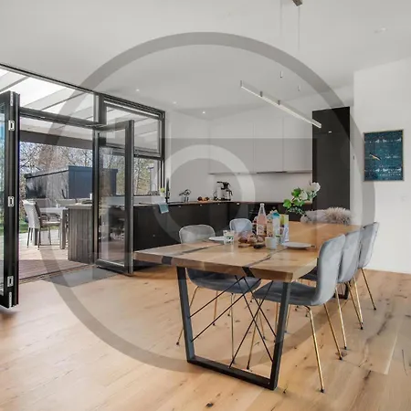 3 Bedroom Stunning In Casa vacanze *